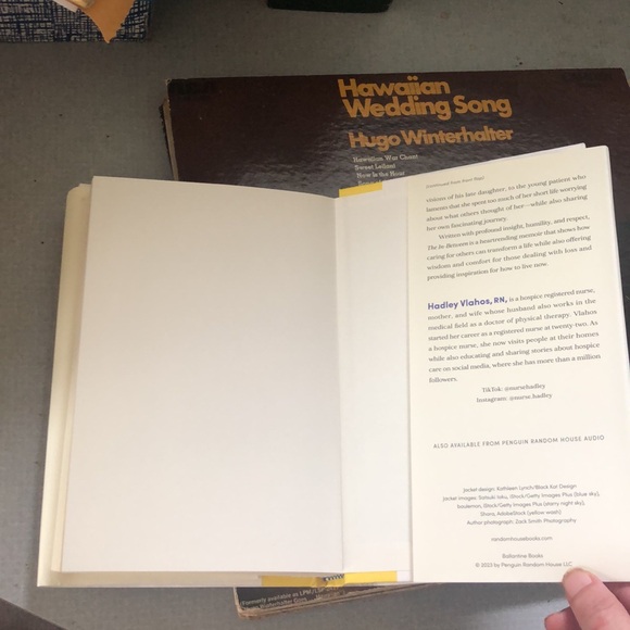 The In-between book - Picture 6 of 10